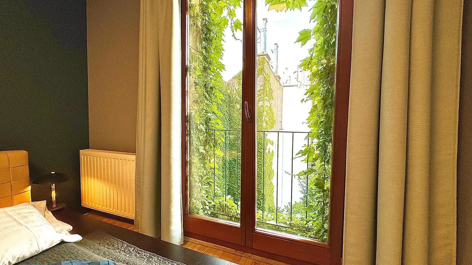 Vibrant Escape-Kazincy Residence Будапешт Апартаменты