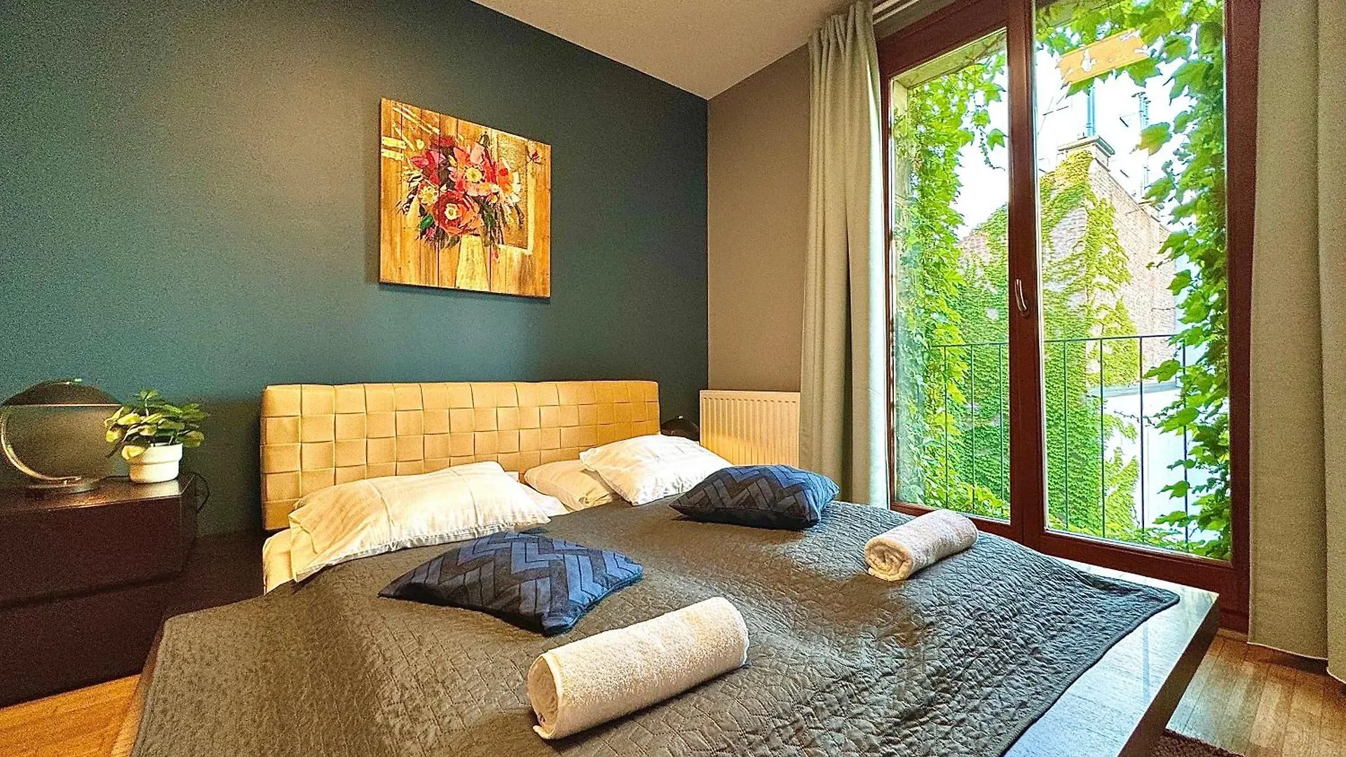 Vibrant Escape-Kazincy Residence Будапешт Апартаменты